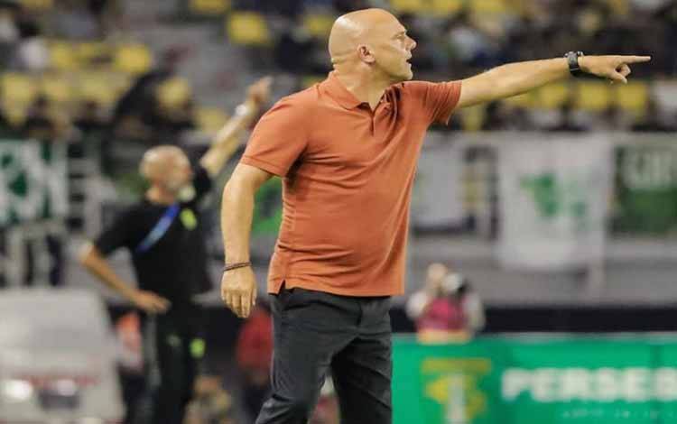 Pelatih Bali United Akui Persebaya Lebih Efektif
