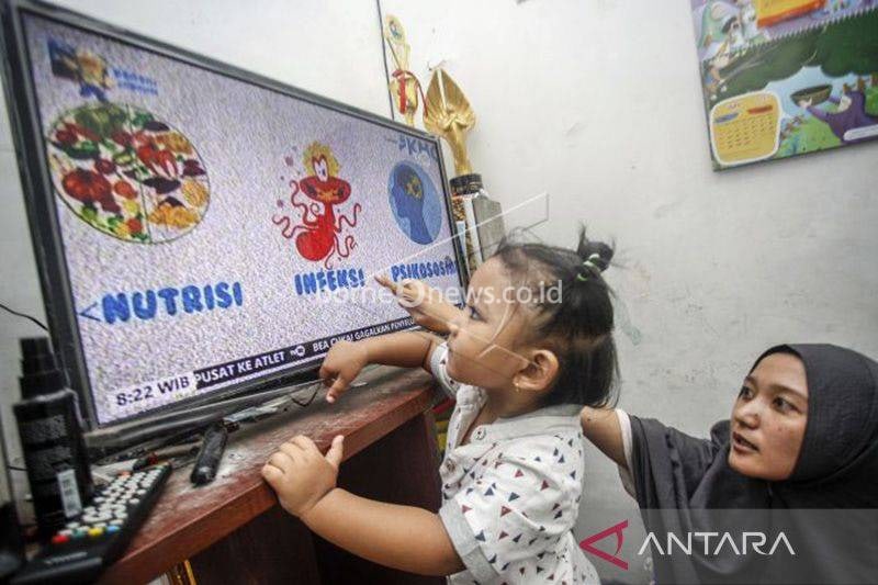 Psikolog Bagikan Kriteria Tayangan TV Anak yang Tepat Berdasarkan Usia