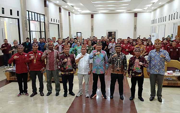 Bupati Bartim dan Forkompinda Hadiri Pelantikan Pengurus KKD Dusmala-Tebama Periode 2025-2030