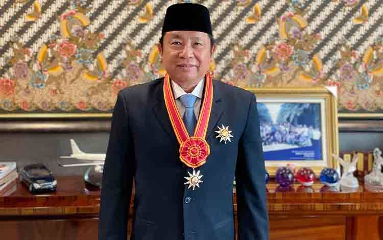 Penghargaan Bintang Mahaputra Pratama: Simbol Pengakuan atas Dedikasi H. Abdul Rasyid AS