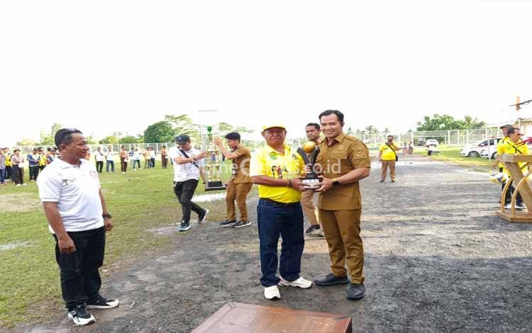 Turnamen Sepakbola Bupati Cup Pulang Pisau Bertabur Hadiah Puluhan Juta Rupiah