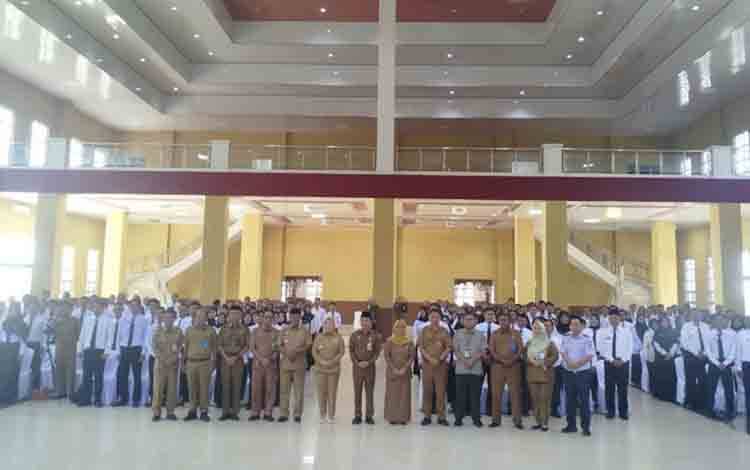 Kegiatan penyerahan SK PPPK yang dilakukan Bupati Kobar Nurhidayah di Aula Antakusuma, Pangkalan Bun, Selasa, 26 Agustus 2025.