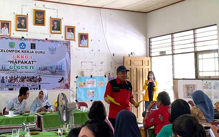 Dosen PBSI Universitas Palangka Raya Gelar Pelatihan Membaca Permulaan untuk Guru SD di Kahayan Tengah