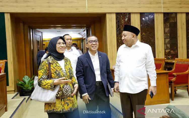 Mendiktisaintek Tegaskan Pemerintah Tak Bedakan PTN dengan PTS