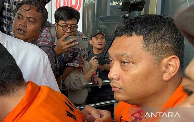 KPK Geledah Rumah Irvian Bobby dan Sita Barang Bukti Dolar