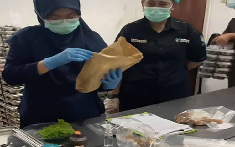Sampel Makanan Program MBG di Dapur SPPG Selat 01 Kapuas Diuji Tim Labkesda