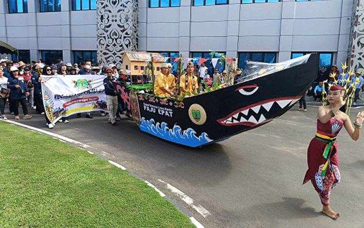 Karnaval Budaya FBNJ 2025 Meriah, Pj Sekda Bartim Tekankan Pentingnya Pelestarian Adat Lokal