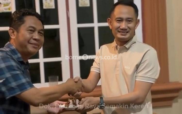Fairid Naparin Dapat Kejutan Kue Ulang Tahun dari Kepala OPD Pemko Palangka Raya