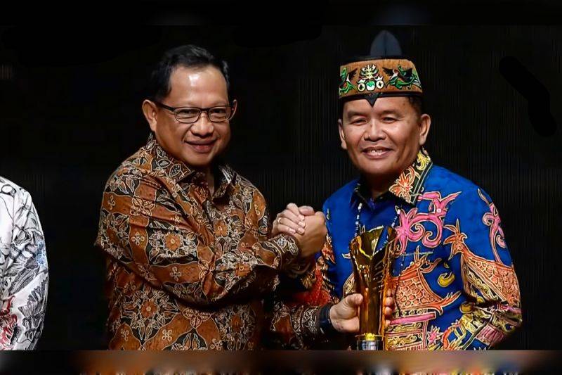 Gubernur Kalteng Terima Penghargaan Inovasi Daerah Bidang Pendidikan
