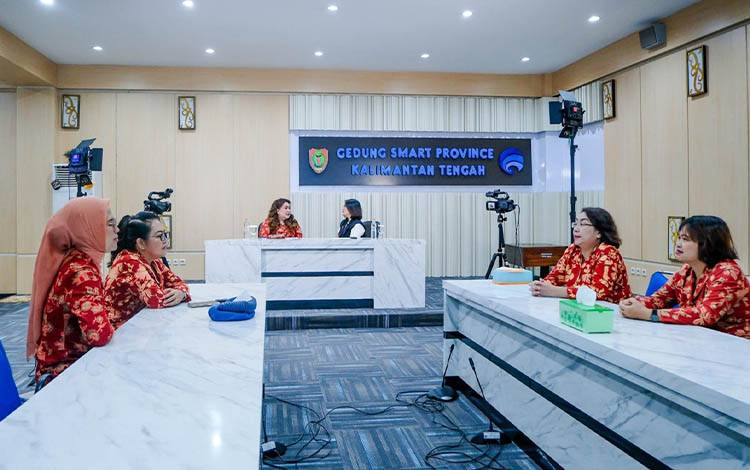Podcast Diskominfosantik Angkat Kiprah Dharma Wanita Persatuan Kalteng