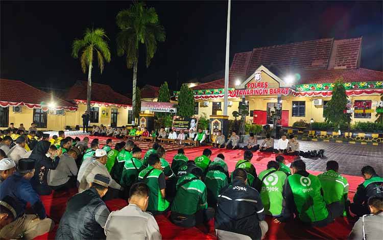 Polres Kobar dan Driver Ojek Online Gelar Doa Bersama untuk Affan Kurniawan
