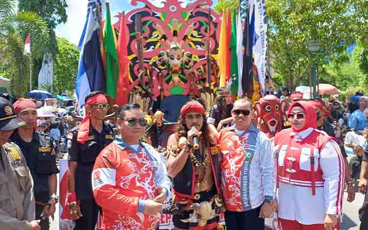 Pawai Pembangunan Bukan Sekadar Hiburan, Melainkan Wadah Melestarikan Budaya