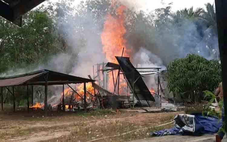 Satu Rumah di Desa Sei Bakut Kapuas Terbakar, Diduga Akibat Sepeda Listrik Meledak