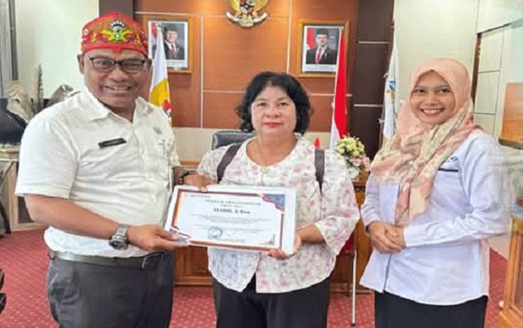 Apresiasi BKKBN Kalteng untuk Dedikasi ASN Ditandai Penghargaan Purna Bakti
