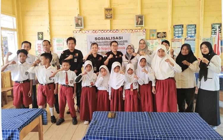 Balai Bahasa Kalteng Lakukan Evaluasi Revitalisasi Bahasa Bakumpai di Barito Selatan
