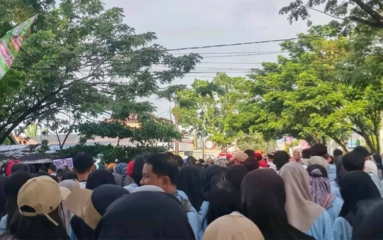 Jalan Sehat Merdeka yang diselenggarakan oleh Pemkab dan PWI Kapuas di Kuala Kapuas, Minggu, 31 Agustus 2025. (SBN)