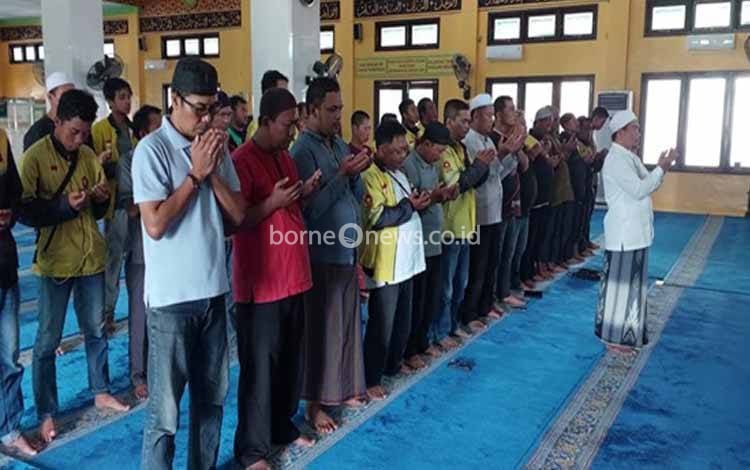 Ojol Kotim Pilih Laksanakan Salat Ghaib daripada Gelar Aksi Demonstrasi