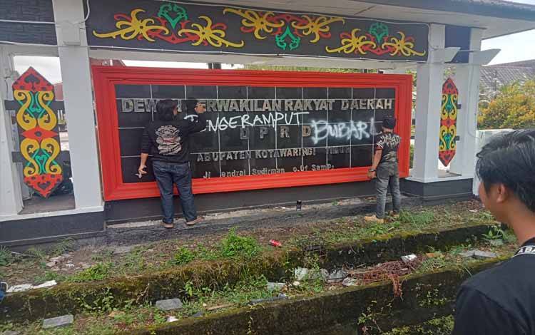 Fasilitas Kantor DPRD Kotim jadi Korban Vandalisme