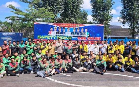 Bupati Kobar Ajak Ojek Online Jaga Kondusifitas Daerah dalam Sosialisasi Safety Riding