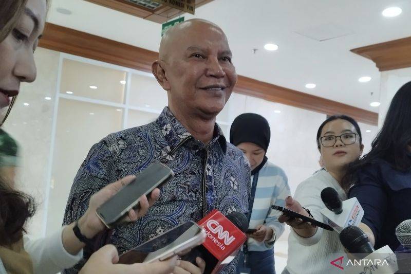 Walaupun Sudah Dipecat, Sahroni Cs masih Terima Gaji