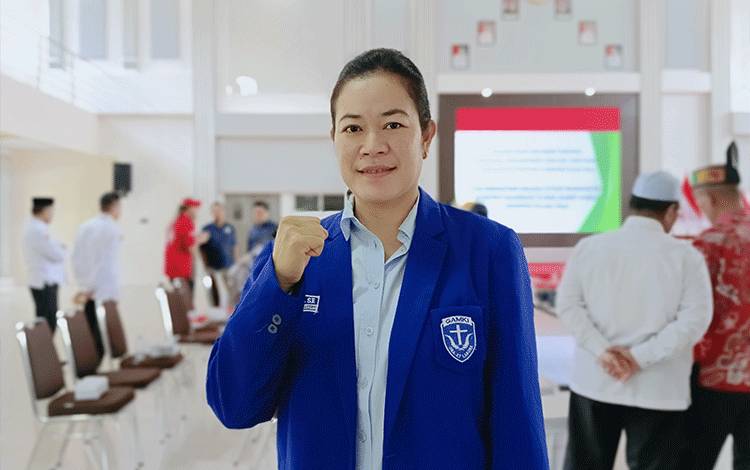 Ketua GAMKI cabang Kabupaten Pulpis, Hetty Muliaty usai diwawancara, Senin, 1 September 2025. (FOTO: RETHA)