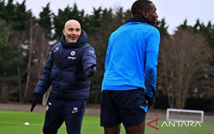 Maresca Sebut Kartu Merah Roberto Sanchez Sulitkan Chelsea