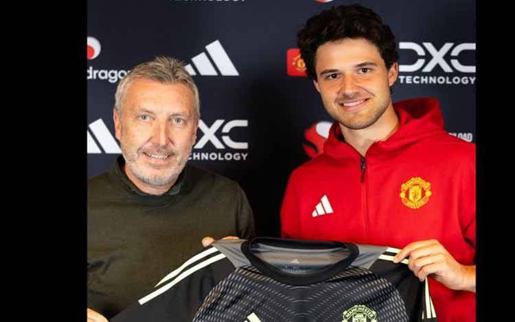 Manchester United Resmi Datangkan Kiper Anyar Senne Lammens