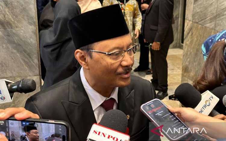 Mensos Saifullah Yusuf atau akrab disapa Gus Ipul saat memberikan keterangan kepada wartawan usai menghadiri Sidang Tahunan MPR dan Sidang Bersama DPR dan DPD 2025 di Kompleks Parlemen, Jakarta, Jumat (15/8/2025). ANTARA/Rio Feisal/pri.