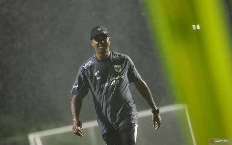 Kluivert Tak Terlalu Senang Indonesia Batal Uji Coba dengan Kuwait