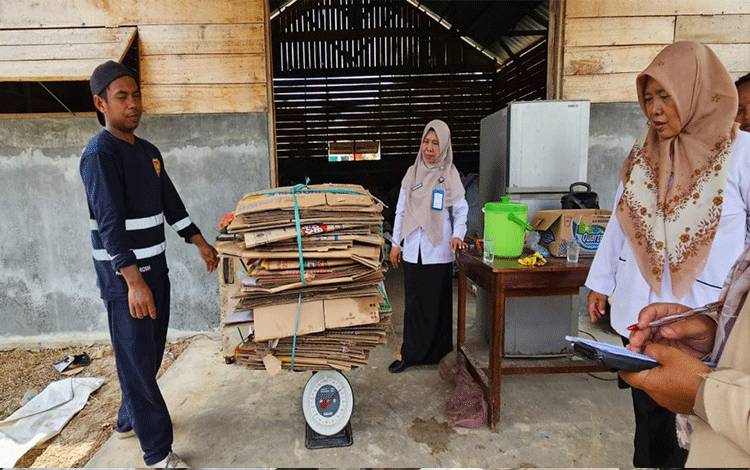 DLH Kobar Gencar Bentuk Bank Sampah, Gerakan Pilah Sampah Merambah hingga Desa