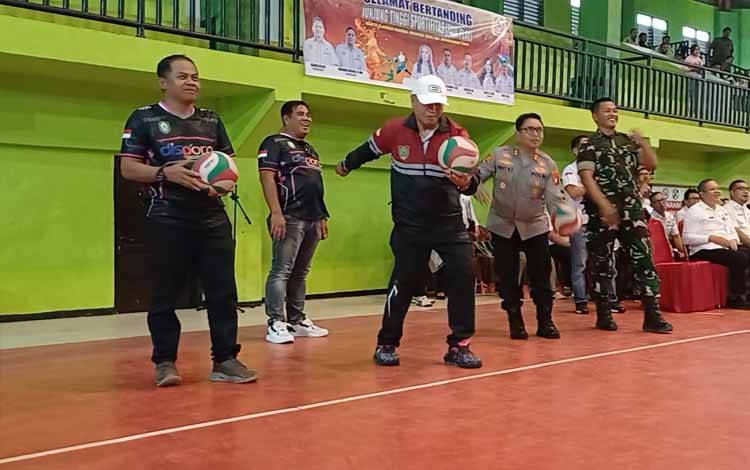 29 Tim Ikuti Turnamen Voli Campuran dan Futsal Putra Pemkab Kotim