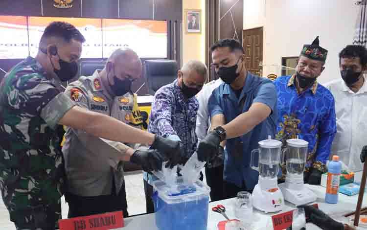 Polres Barito Utara Musnahkan Barang Bukti Narkoba Hasil Pengungkapan Januari - Juli 2025