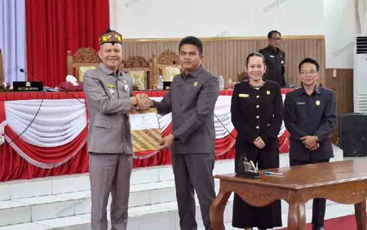 DPRD Gunung Mas TTD Kesepakatan dengan Kepala Daerah terkat Raperda Perubahan APBD 2025