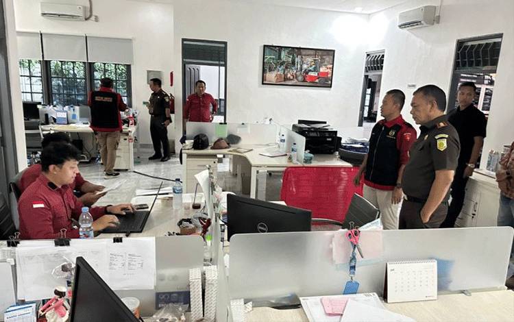 Kejati Kalteng Geledah Kantor PT Investasi Mandiri Terkait Dugaan Korupsi