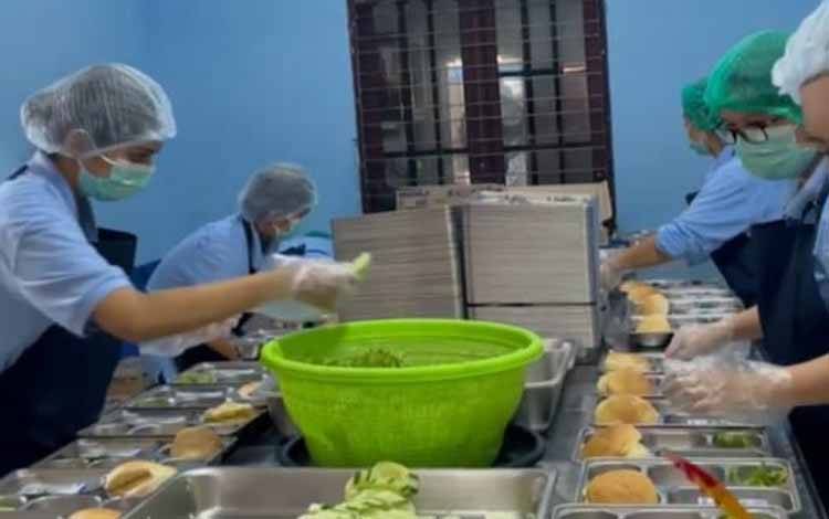 35 Ribu Makanan Bergizi Gratis Disalurkan ke 175 Sekolah di Palangka Raya