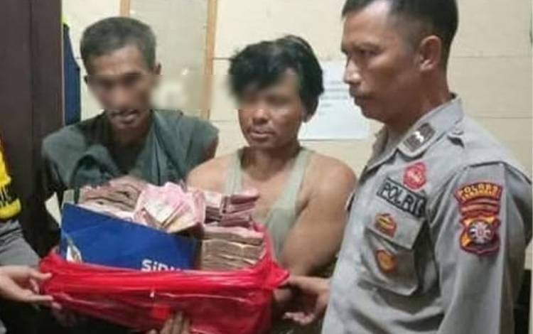 Dua pelaku, Frozkhan dan Iwan Susanto, ditangkap petugas Polres Lamandau di Kecamatan Kudangan, Kabupaten Lamandau, Jumat dini hari, 5 september 2025. (FOTO: ISTIMEWA)