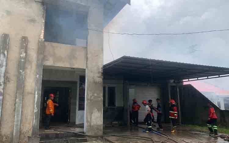 Satu Rumah Warga di Palangka Raya Terbakar Saat Pemilik Salat Jumat