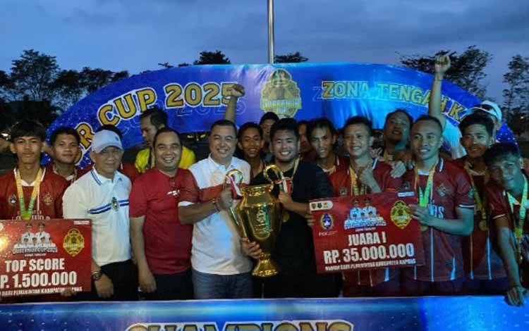 Wabup Kapuas Resmi Tutup Turnamen Sepak Bola Gubernur Cup 2025 Zona Tengah