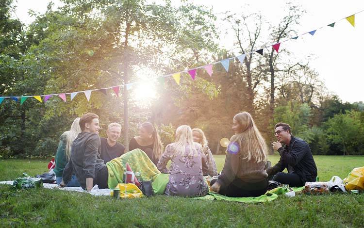 Mengenal 'Hygge' Resep Kebahagiaan dari Denmark yang Menghangatkan Jiwa