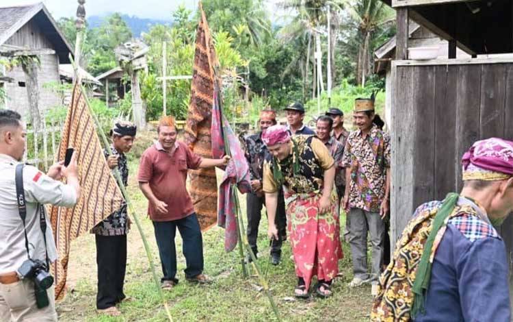 Bupati Lamandau Ikuti Ritual Adat Balas Najar di Kinipan: Wujud Apresiasi Budaya Lokal