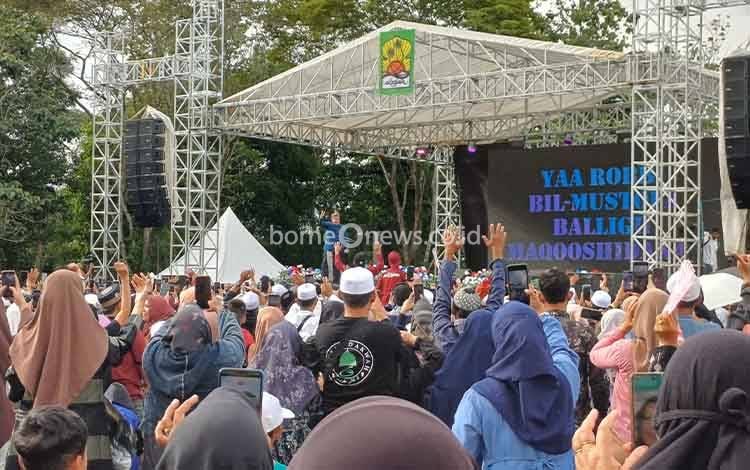 Haddad Alwi Pukau Ribuan Penonton di Stadion 29 Nopember Sampit