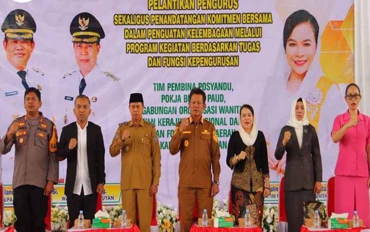 Bupati Seruyan Lantik Pengurus Posyandu, Pokja Bunda PAUD, Dekranasda, Forum Anak, dan GOW