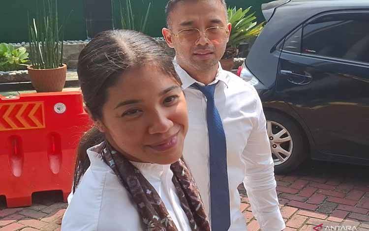Istri Nadiem Makarim Jenguk Suami di Rutan Salemba