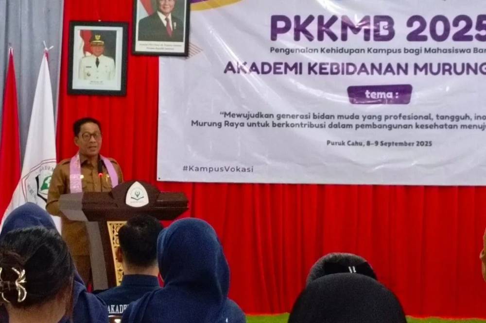 Bupati Murung Raya Ajak Mahasiswa Baru Akbid Tetap Semangat Raih Masa Depan