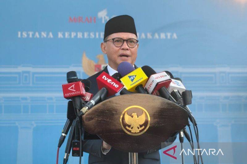 Menteri Pelindungan Pekerja Migran Indonesia (P2MI)/Kepala Badan Pelindungan Pekerja Migran Indonesia (BP2MI) Mukhtarudin memberikan pernyataan pers di Kompleks Istana Kepresidenan, Jakarta, Senin (8/9/2025). (ANTARA/Andi Firdaus)