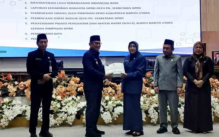Pj Bupati Sampaikan Pertanggungjawaban Pelaksanaan APBD 2024 pada Rapat Paripurna DPRD Barito Utara