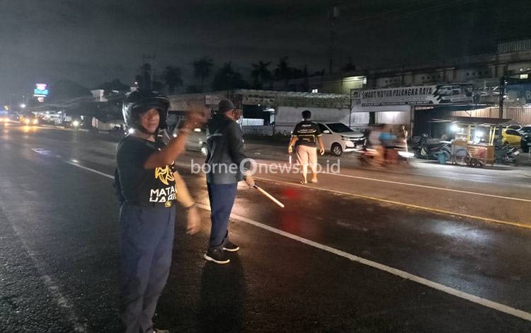 Jalan Tjilik Riwut Km 3 Palangka Raya Licin Tertumpah Minyak, 5 Motor Kecelakaan