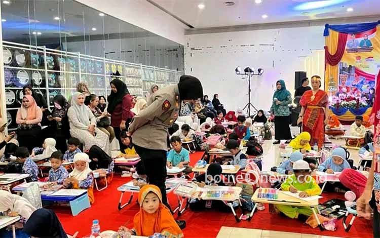 Polwan Polres Kapuas Turut Sukseskan Askari Fest 2025, Jadi Juri Lomba Mewarnai