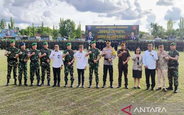 Pangdam XXII/Tambun Bungai Terima Penyerahan 11.116 Personel dari Pangdam XII/Tanjungpura