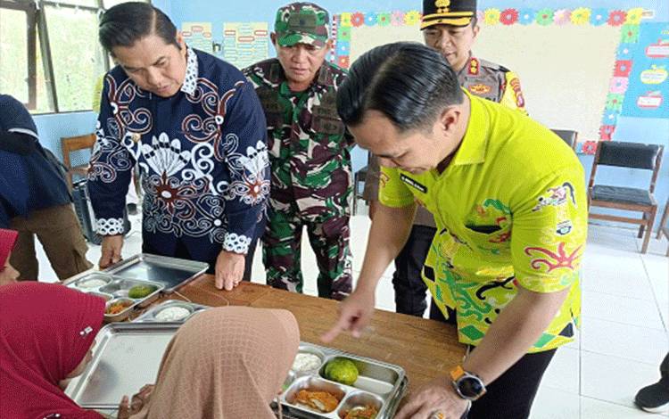 Hari ini Makan Bergizi Gratis Dilaunching di Pulpis, ini Pesan Bupati kepada Penyedia Makanan